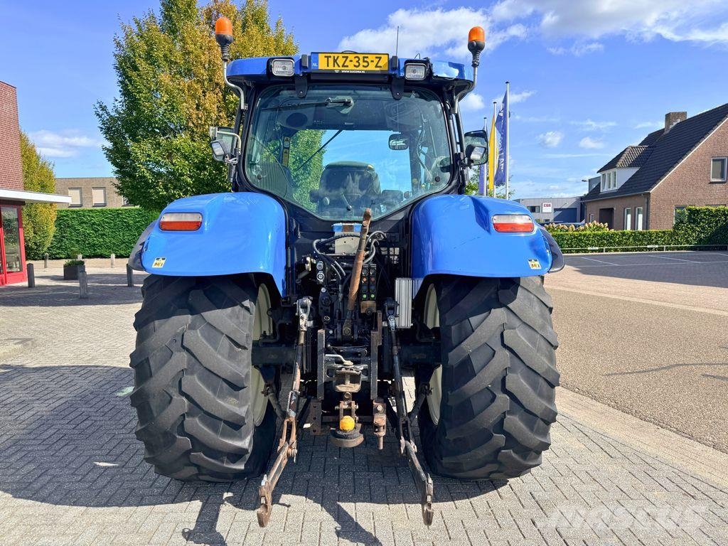 New Holland TS125A Traktori