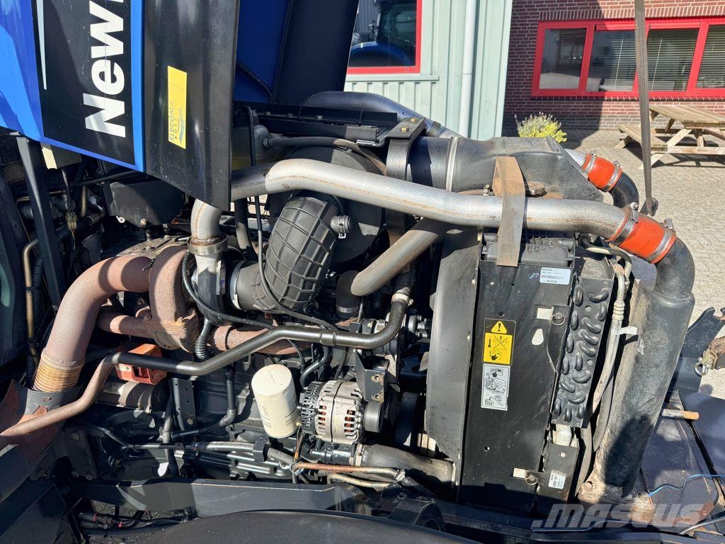 New Holland TS125A Traktori