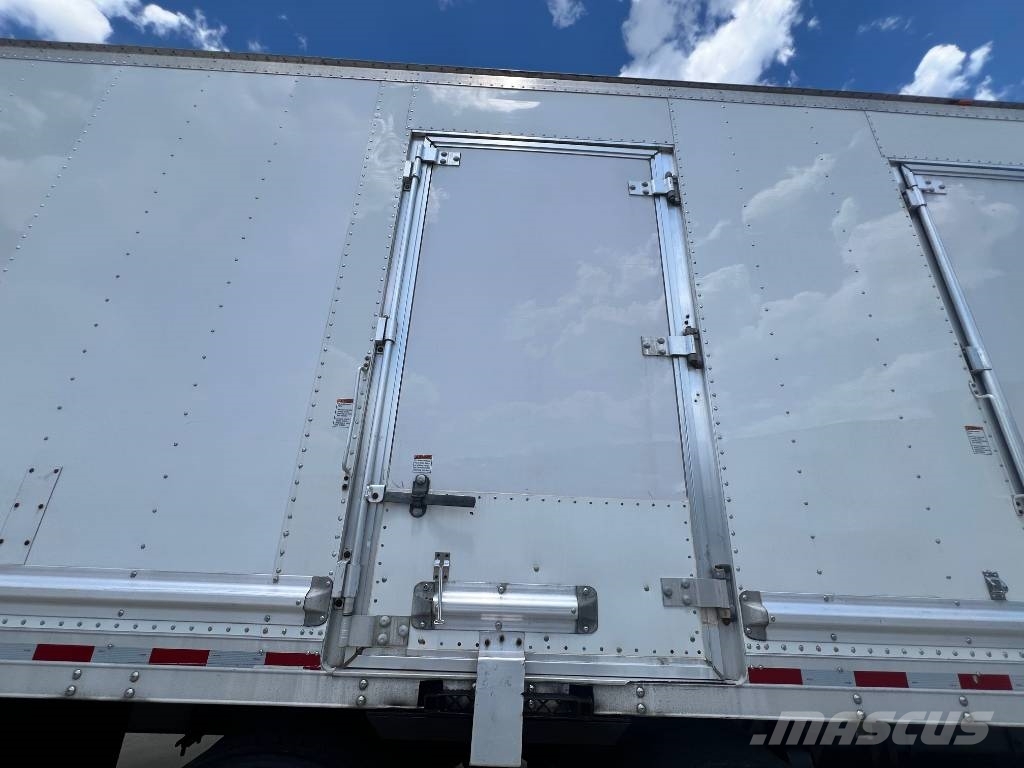 Freightliner M 106 Kapali kasa kamyonlar