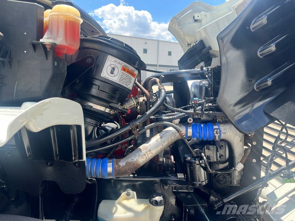 Freightliner M 106 Kapali kasa kamyonlar