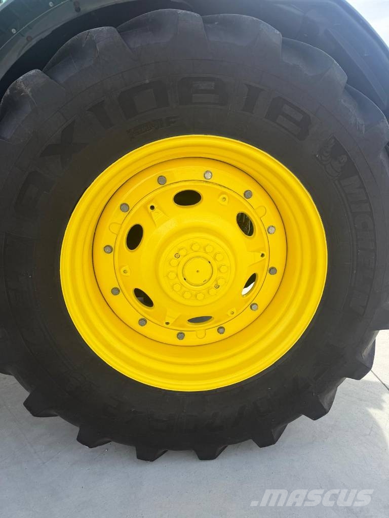 John Deere 8370 R Tractors