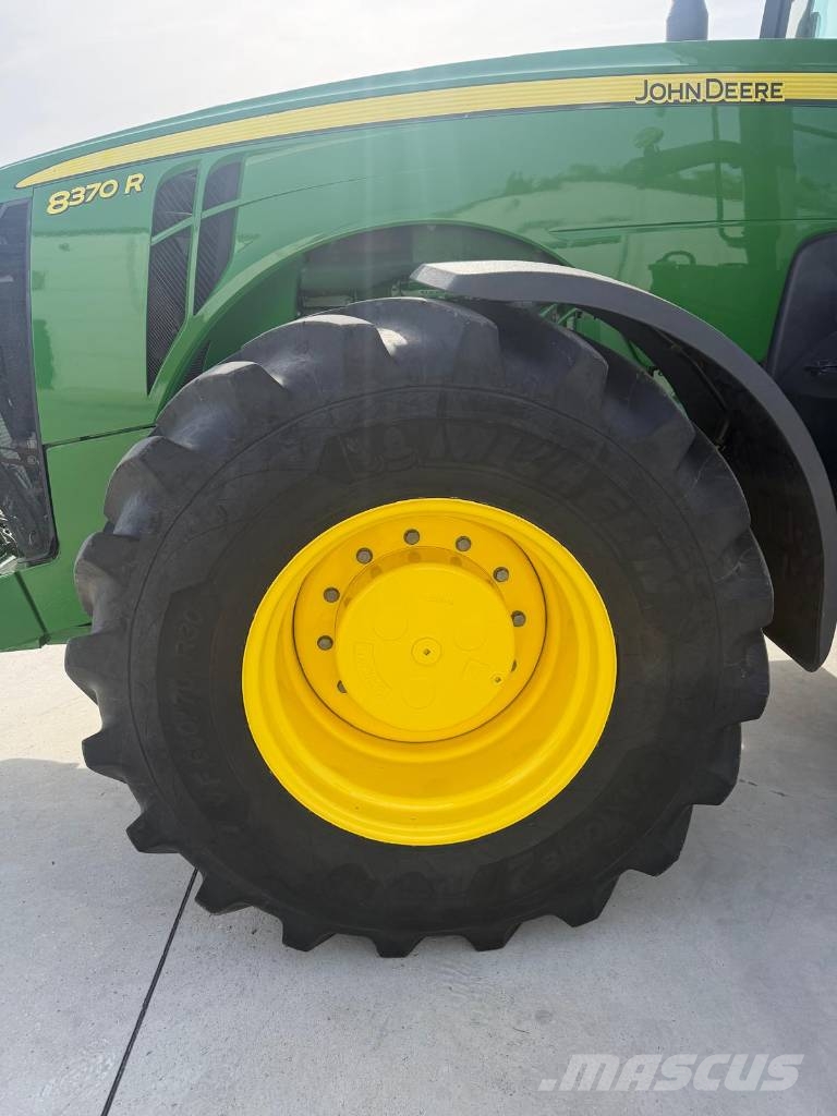 John Deere 8370 R Tractors