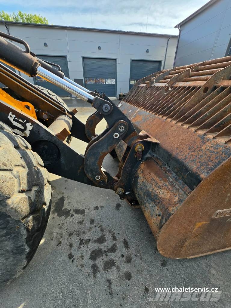 JCB 437 WHT Kolové nakladače