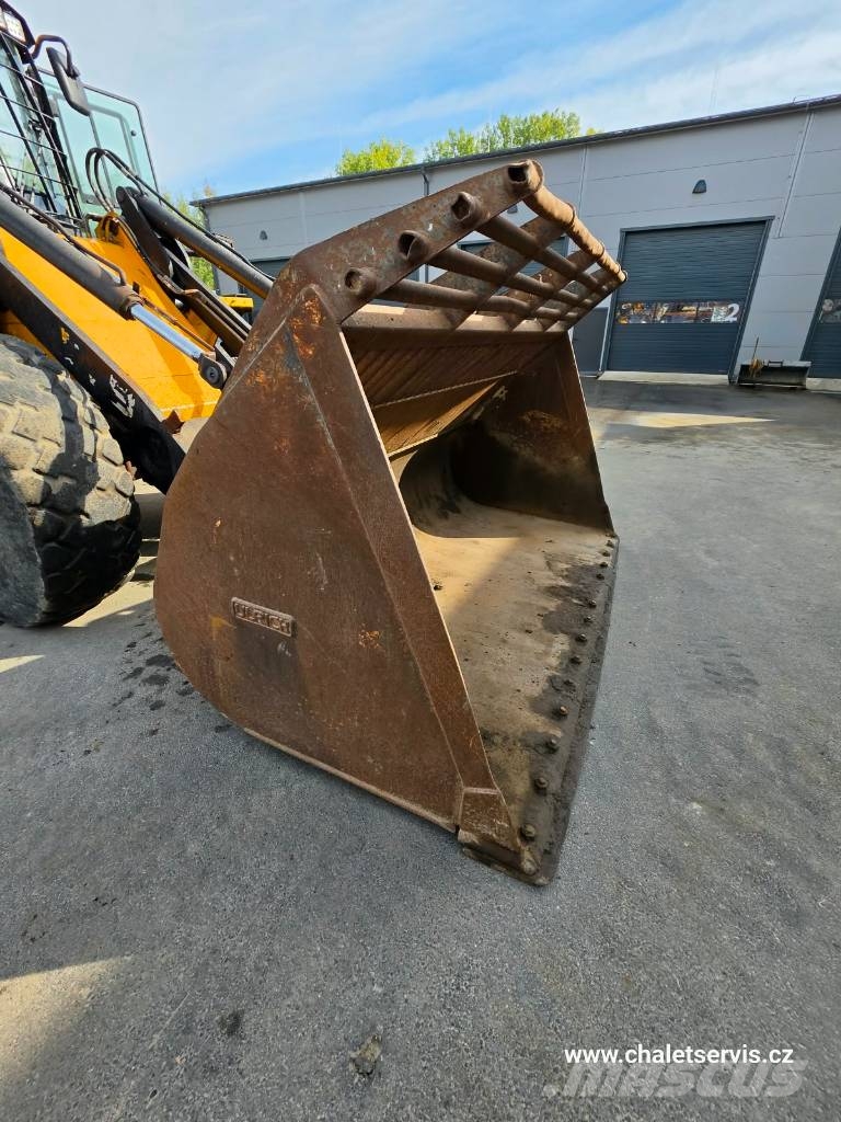 JCB 437 WHT Kolové nakladače