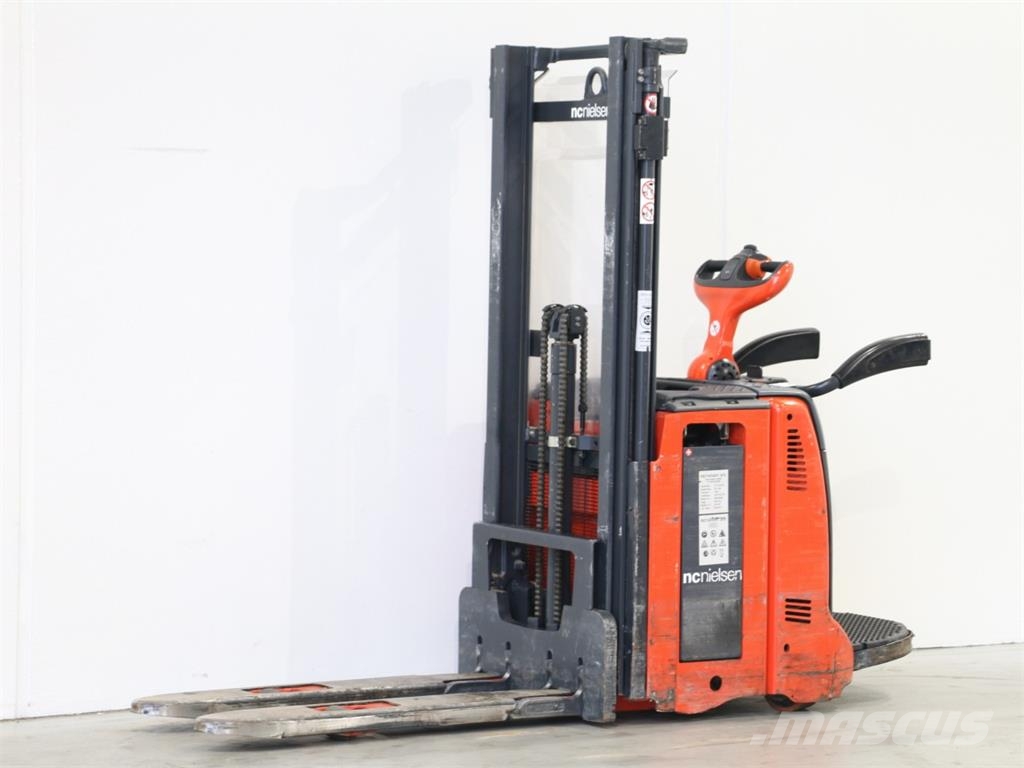 Linde L12AP/133-01 Παλετοφόρα πεζού χειριστή με ιστό