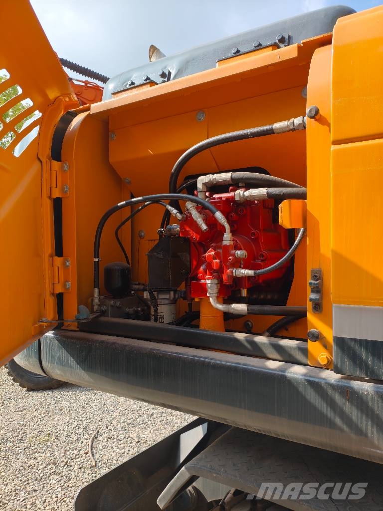 Hyundai 210W - 9 Wheeled excavators