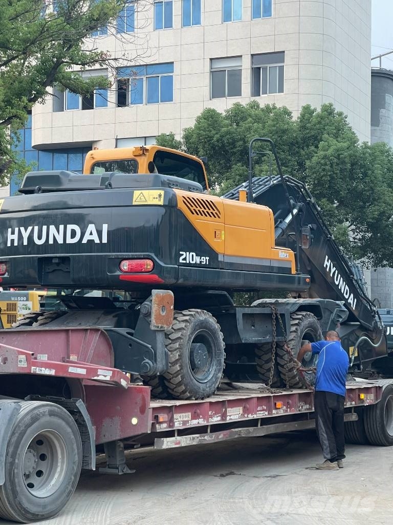 Hyundai 210W - 9 Wheeled excavators