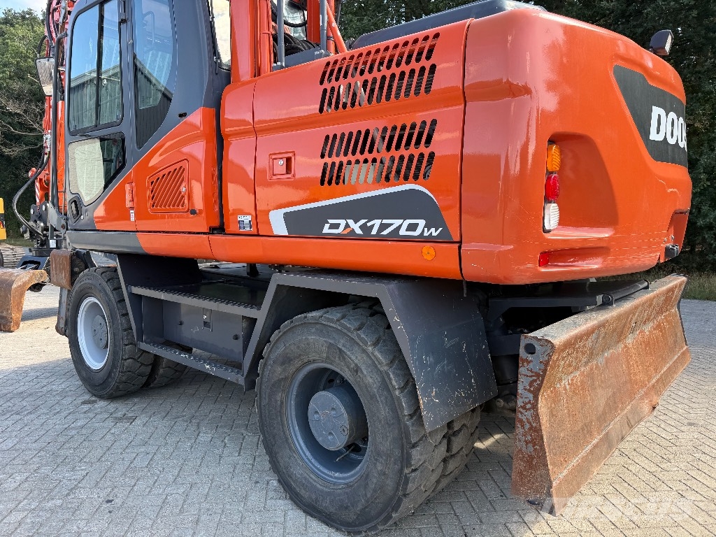 Doosan DX 170 W lift cabine sorting grab حفارات بعجل