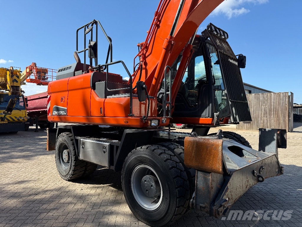 Doosan DX 170 W lift cabine sorting grab حفارات بعجل