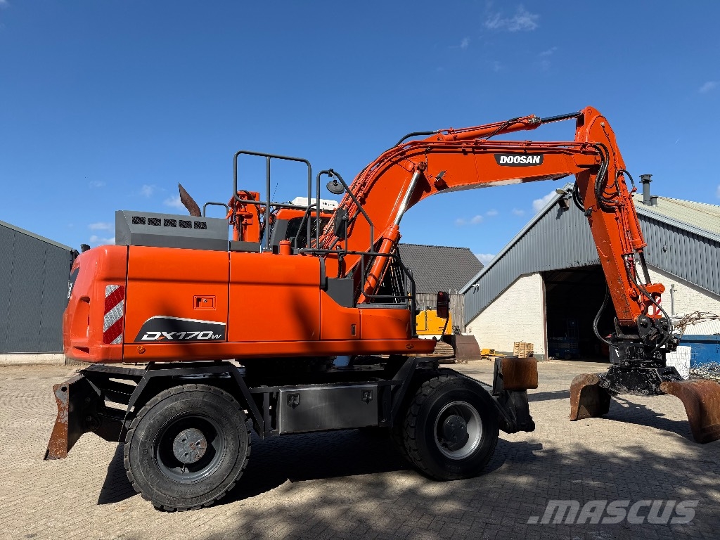 Doosan DX 170 W lift cabine sorting grab حفارات بعجل