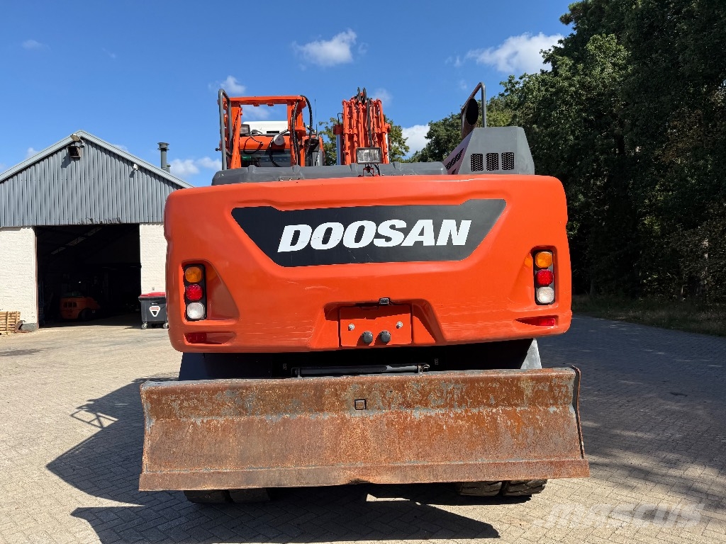 Doosan DX 170 W lift cabine sorting grab حفارات بعجل