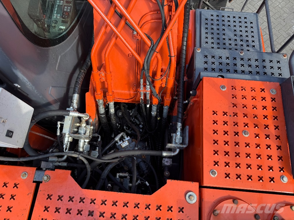 Doosan DX 170 W lift cabine sorting grab حفارات بعجل