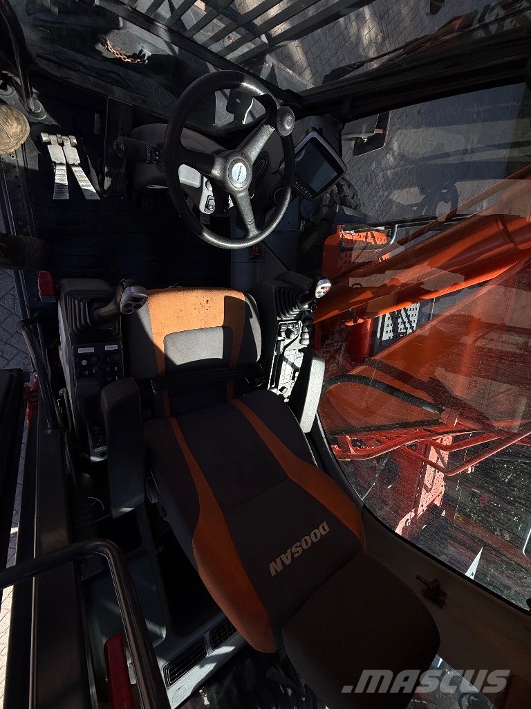 Doosan DX 170 W lift cabine sorting grab حفارات بعجل