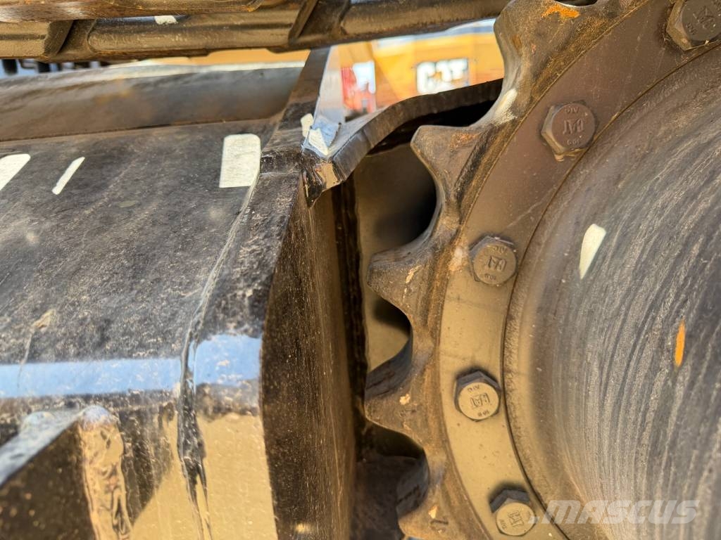 CAT 321 05A NEW UNUSED حفارات زحافة
