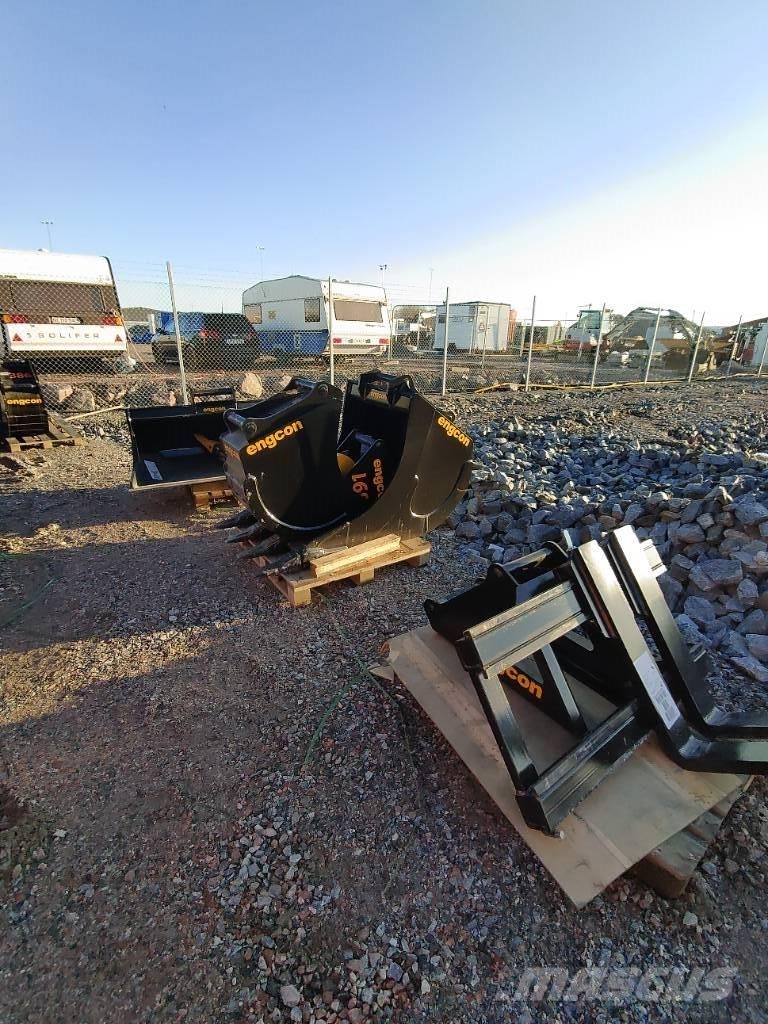 Doosan DX 160 W -5 , Lätt begagnad Gravemaskiner på hjul