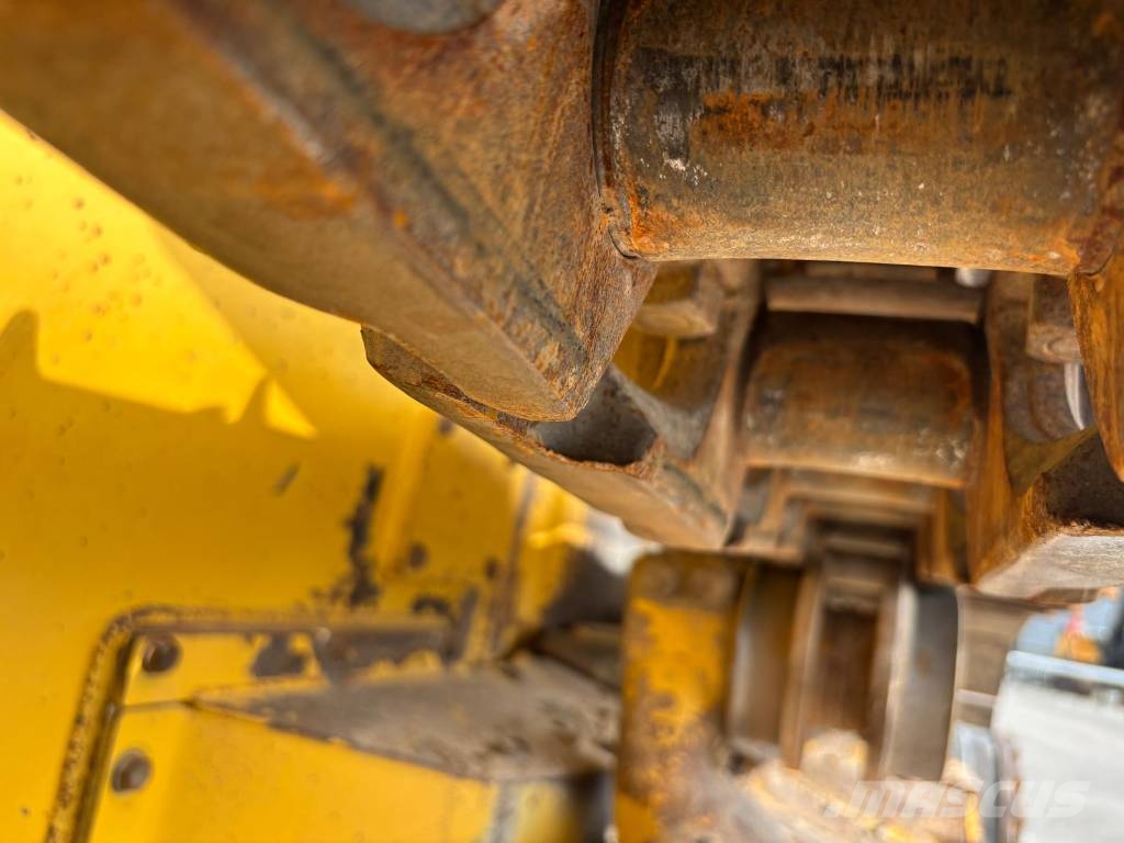 Komatsu D 61 EX-23 (GPS Prepared) Dozers - Tratores rastos