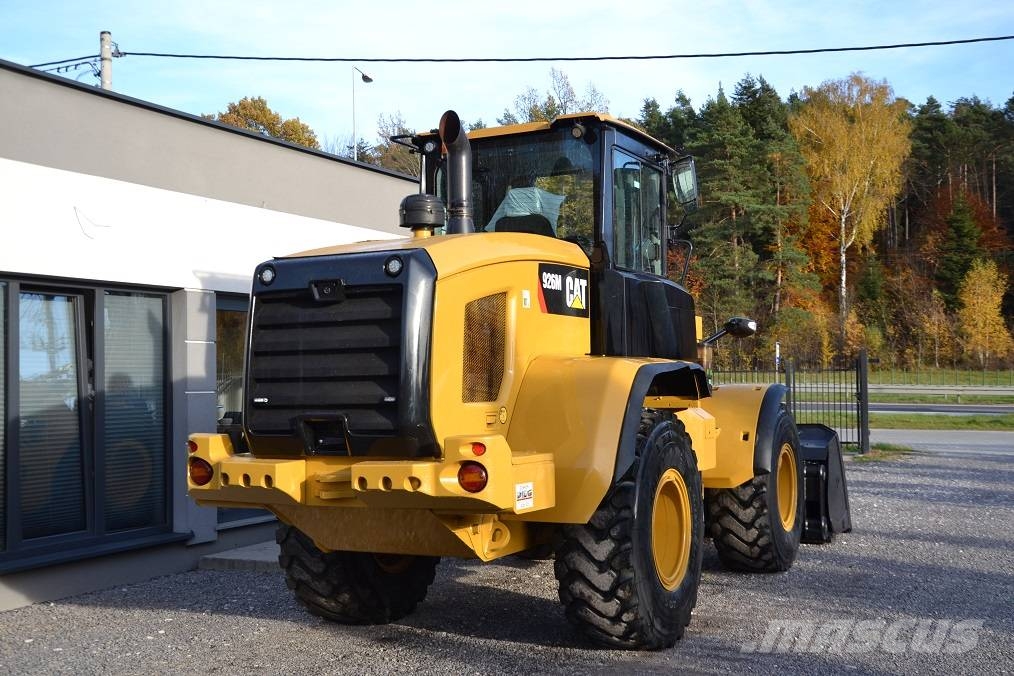 CAT 926 M لوادر بعجل
