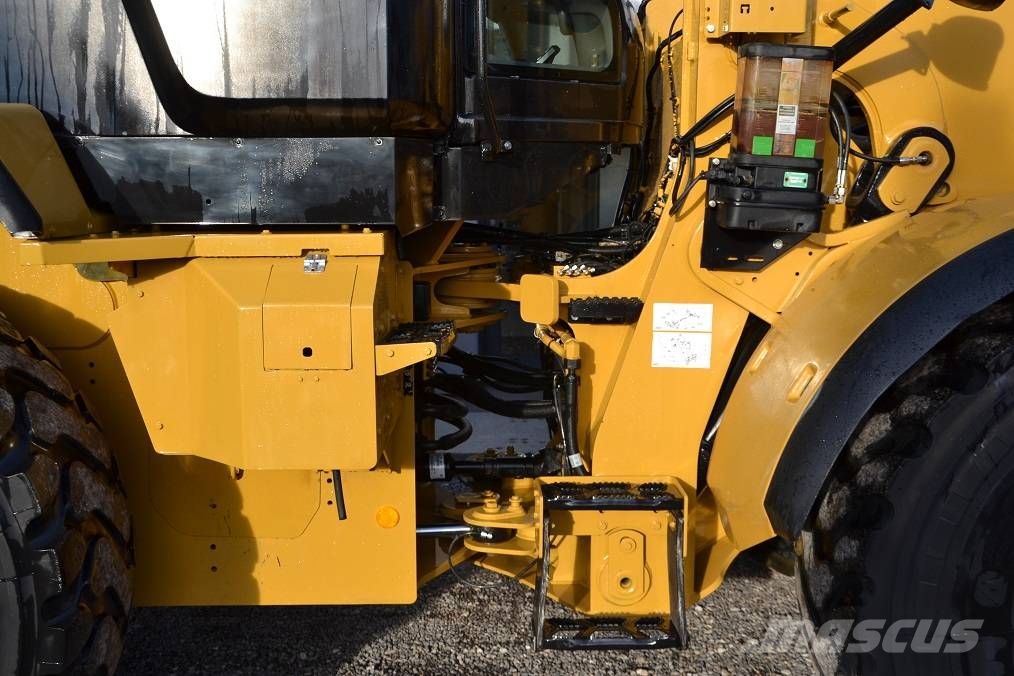 CAT 926 M لوادر بعجل