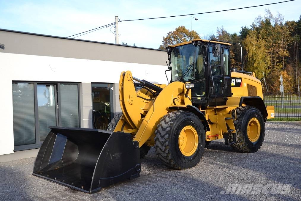 CAT 926 M لوادر بعجل