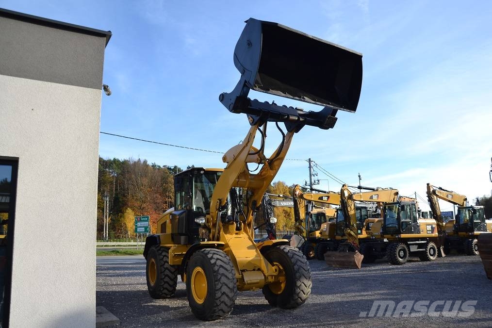 CAT 926 M لوادر بعجل
