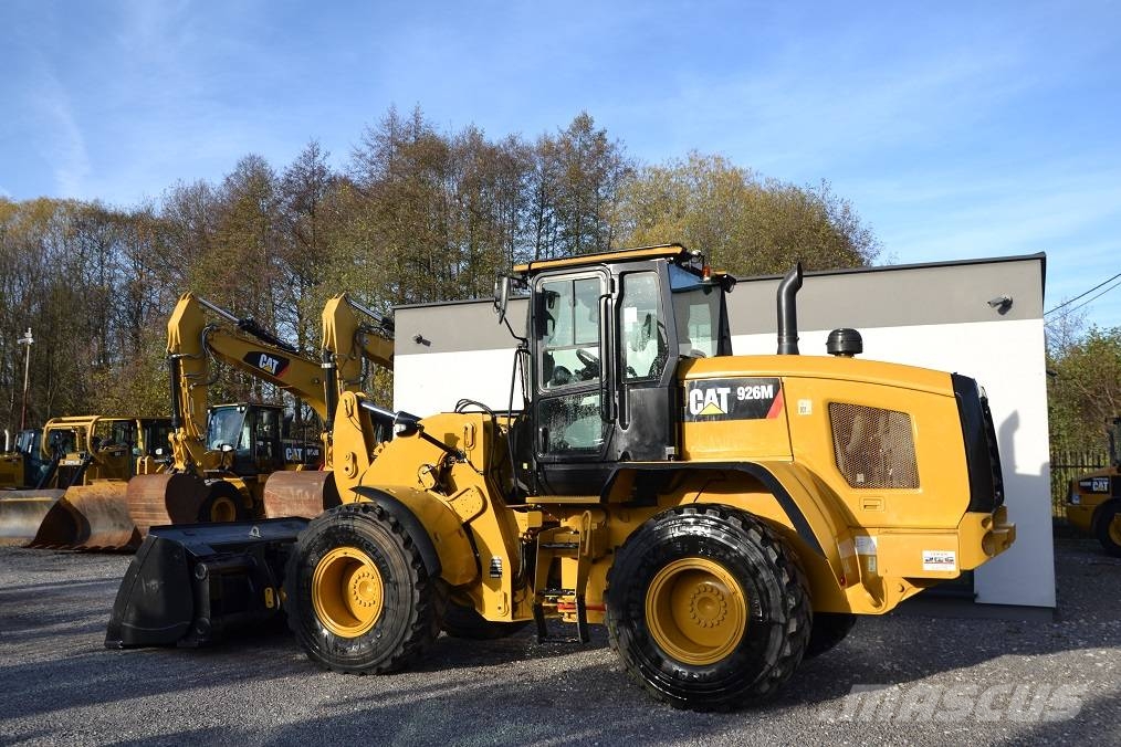 CAT 926 M لوادر بعجل