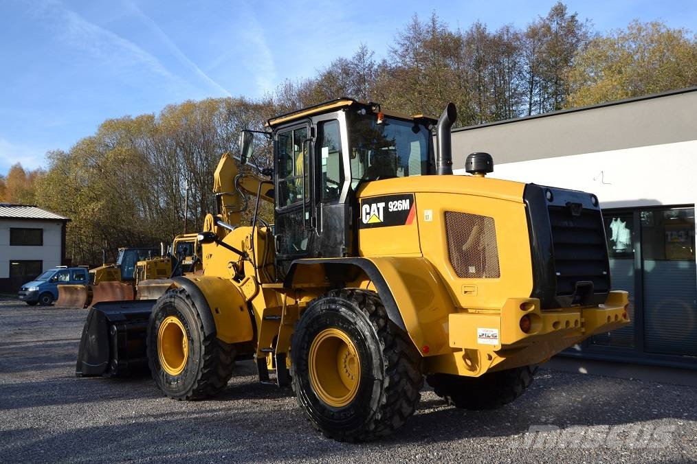 CAT 926 M لوادر بعجل