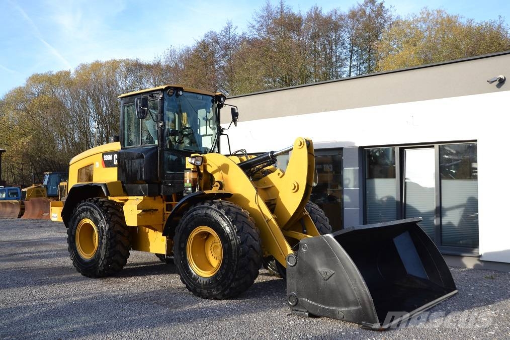 CAT 926 M لوادر بعجل