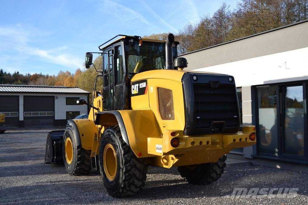CAT 926 M لوادر بعجل