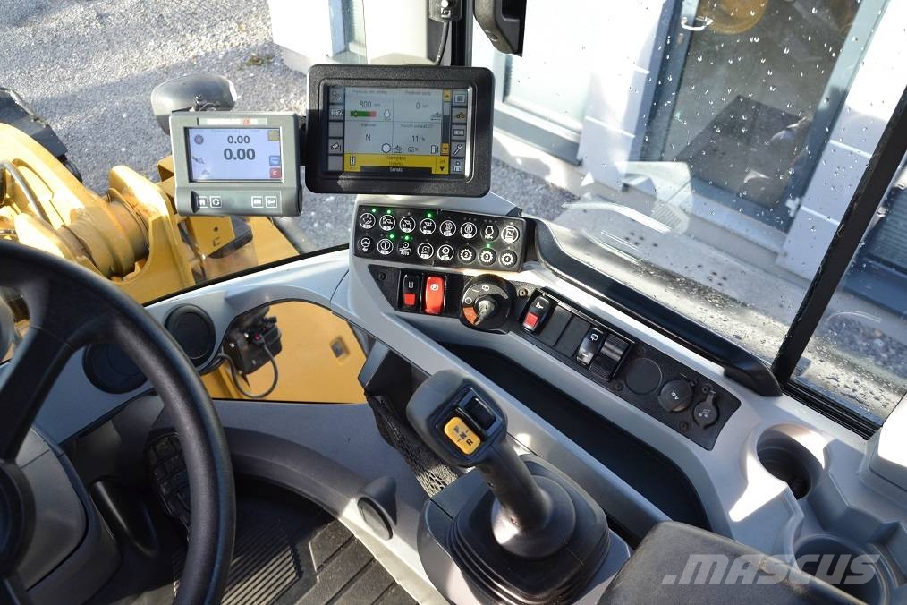 CAT 926 M لوادر بعجل