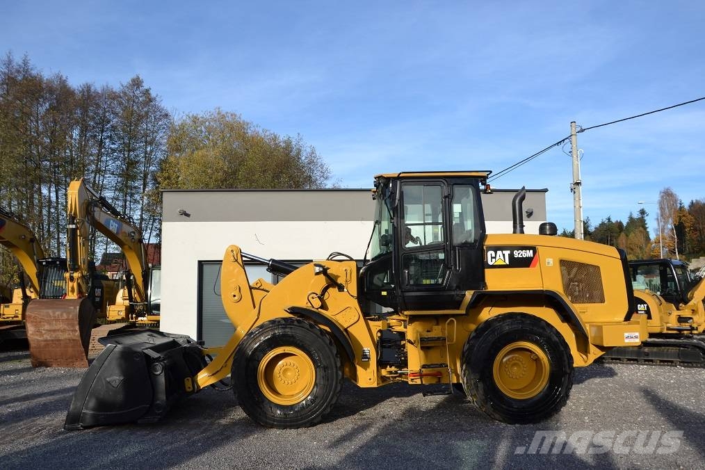 CAT 926 M لوادر بعجل