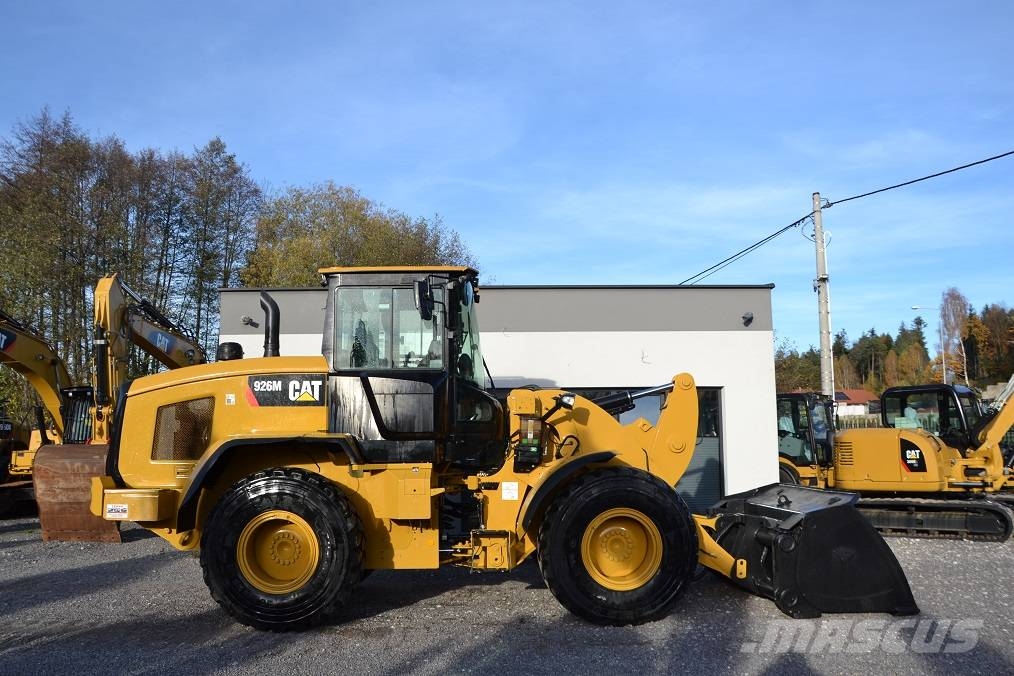 CAT 926 M لوادر بعجل