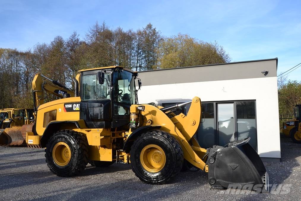 CAT 926 M لوادر بعجل