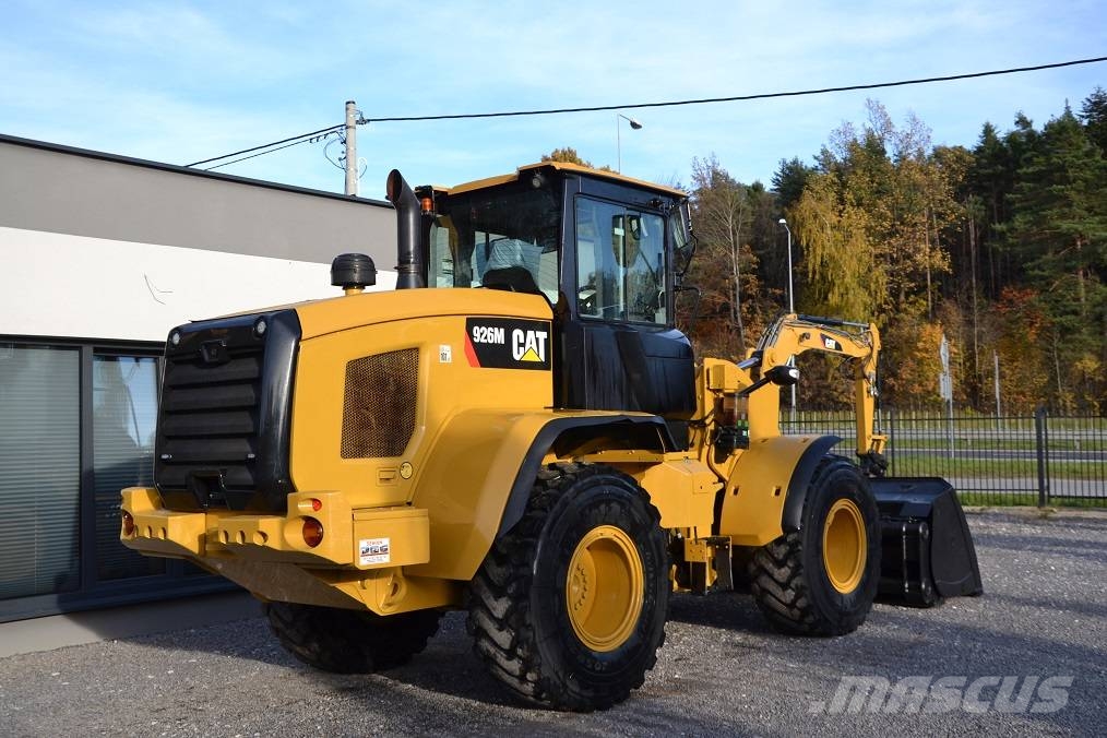 CAT 926 M لوادر بعجل