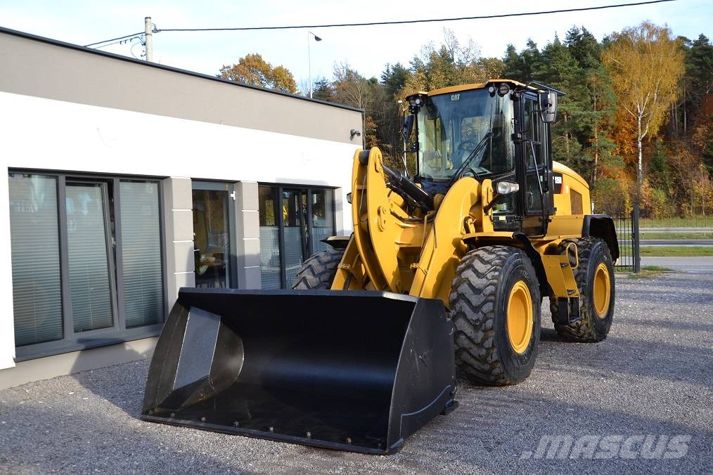 CAT 926 M لوادر بعجل