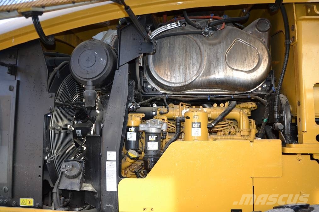 CAT 926 M لوادر بعجل