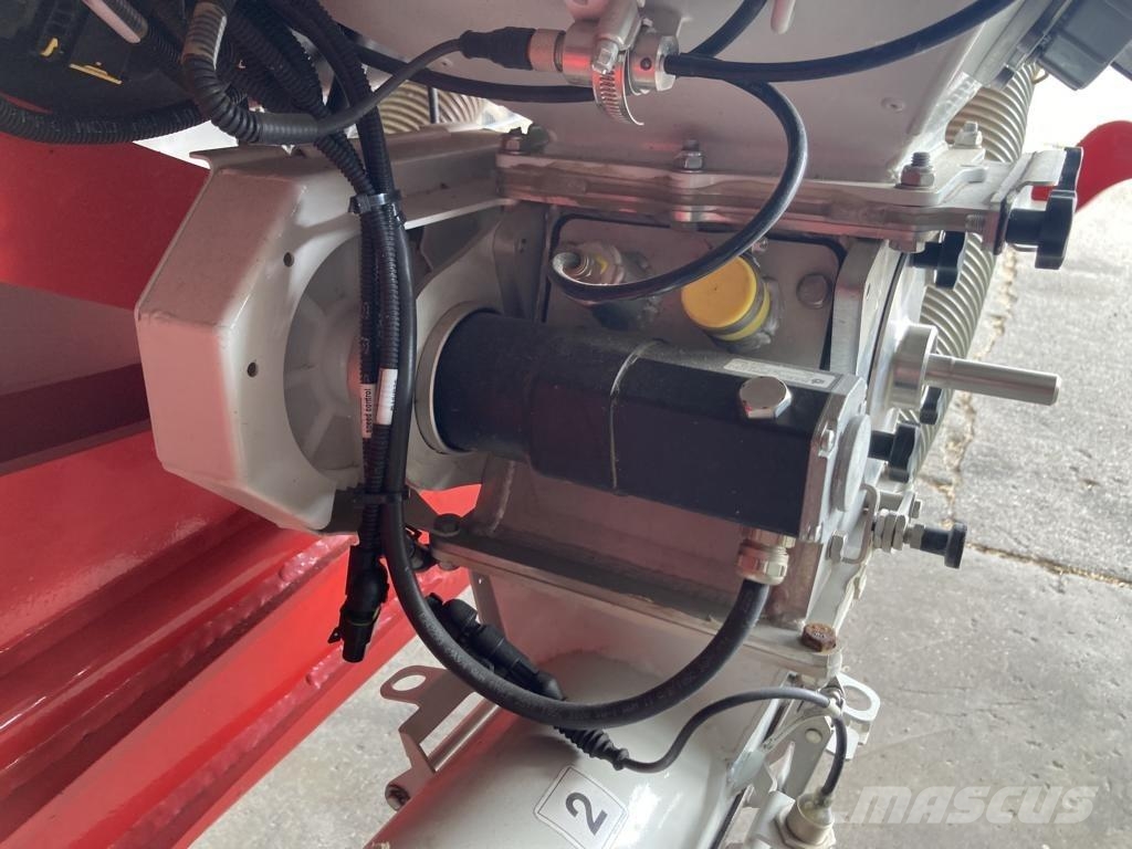 Pöttinger AEROSEM VT 6000 DD Kombinované sejačky