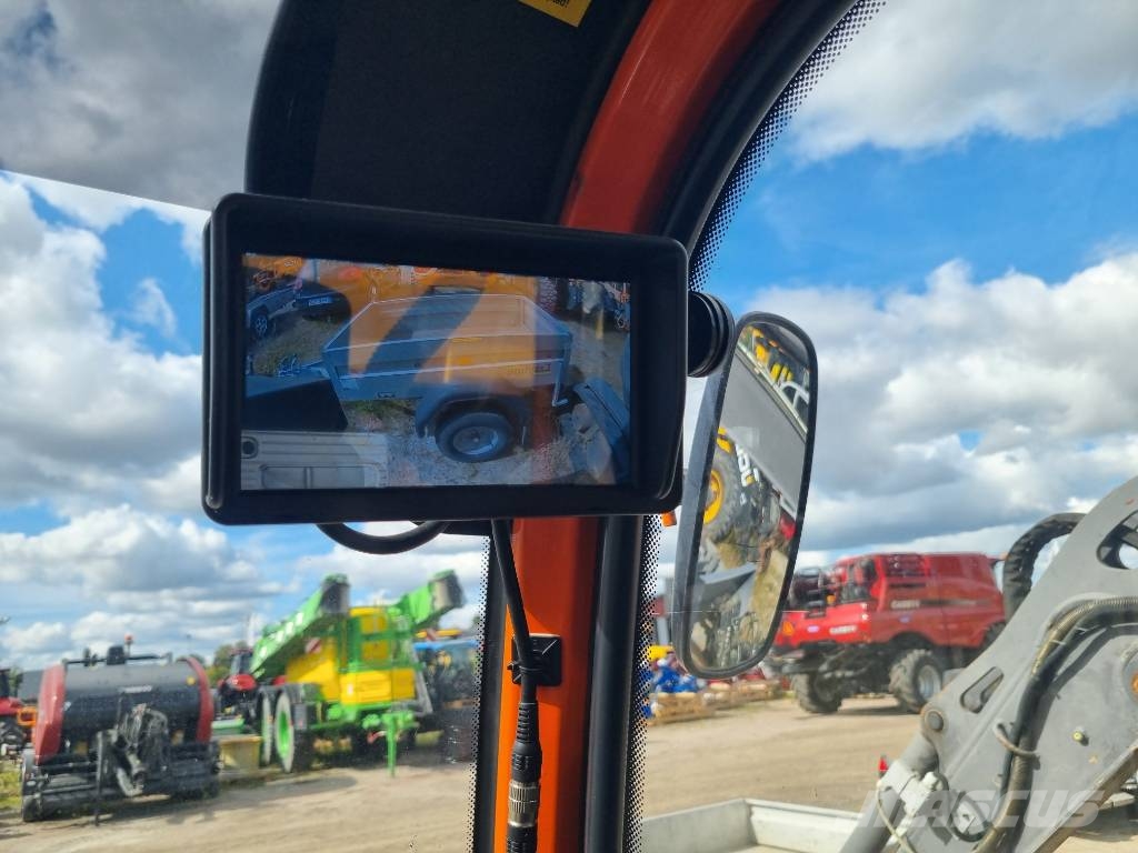 Holder C480 med vikplog och tallrikspridare Комунални съоражения