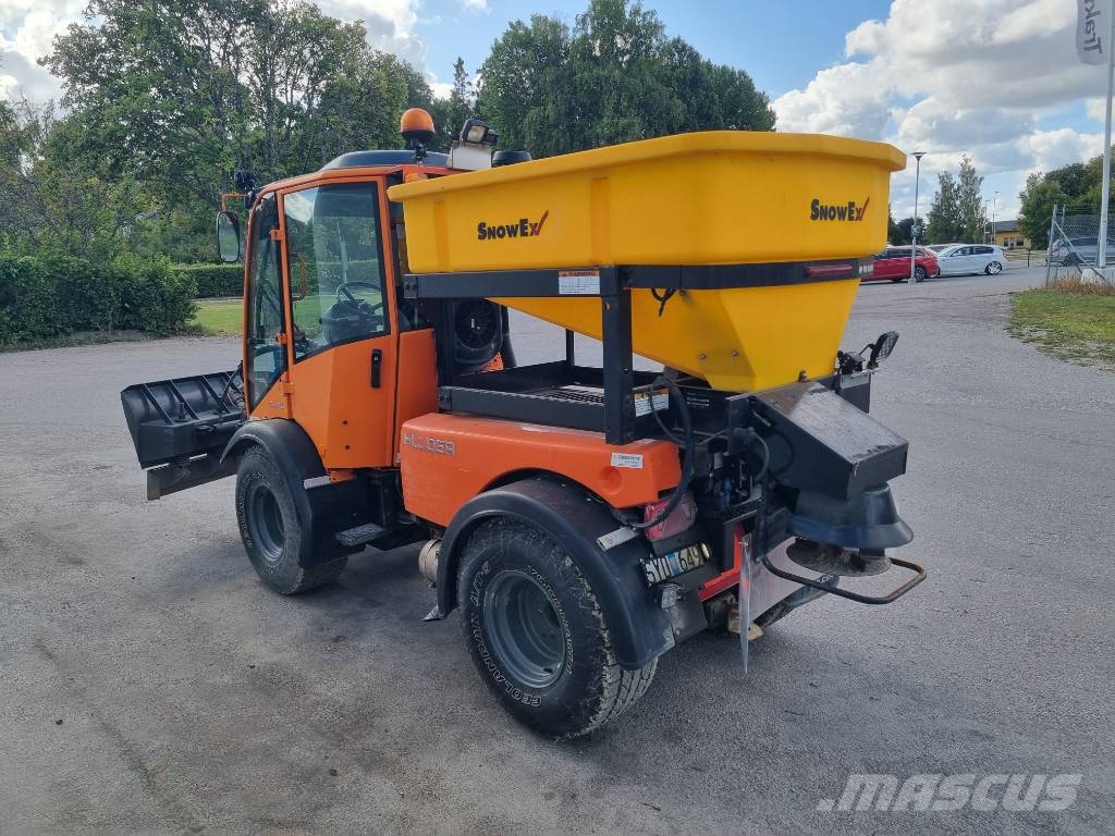 Holder C480 med vikplog och tallrikspridare Комунални съоражения