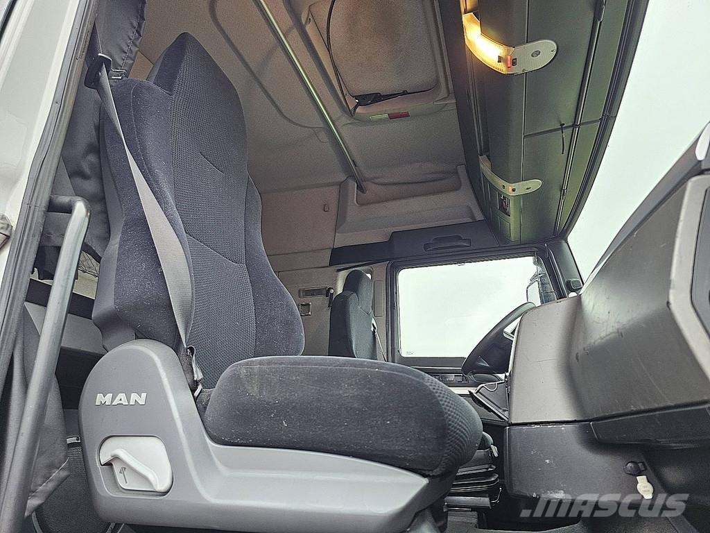 MAN 26.440 TGX 6X2 TAILLIFT شاحنات ذات هيكل صندوقي