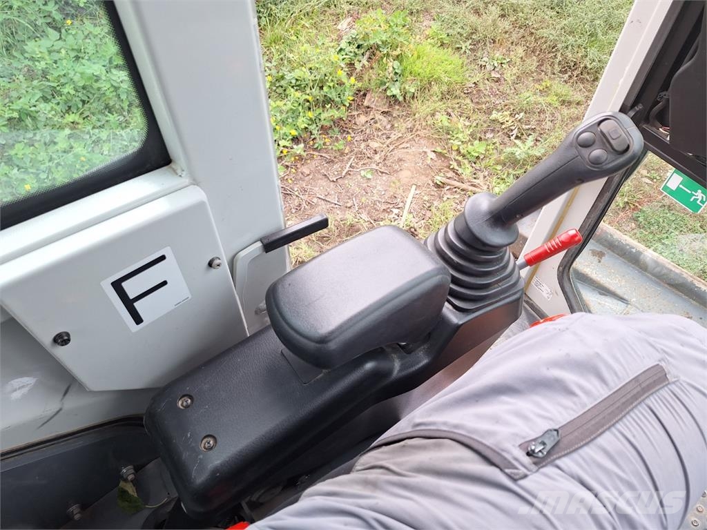 Takeuchi TB 335 R معدات البناء - غير ذلك