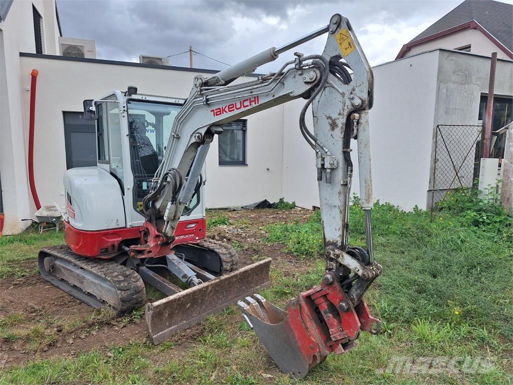 Takeuchi TB 335 R معدات البناء - غير ذلك