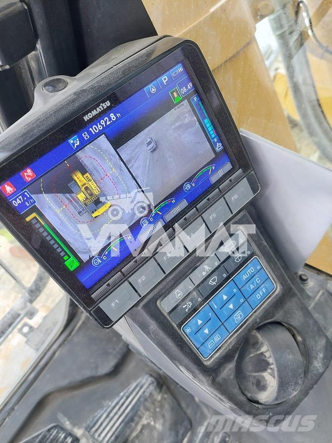 Komatsu PC700LC-11 履带挖掘机
