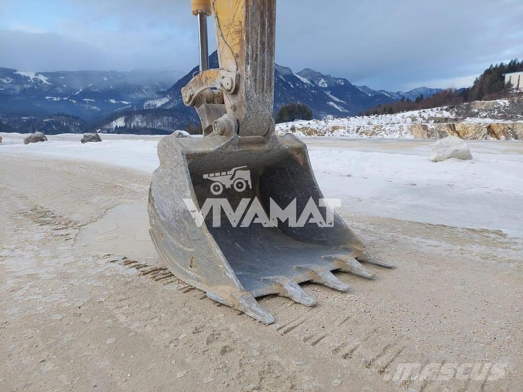 Komatsu PC700LC-11 履带挖掘机
