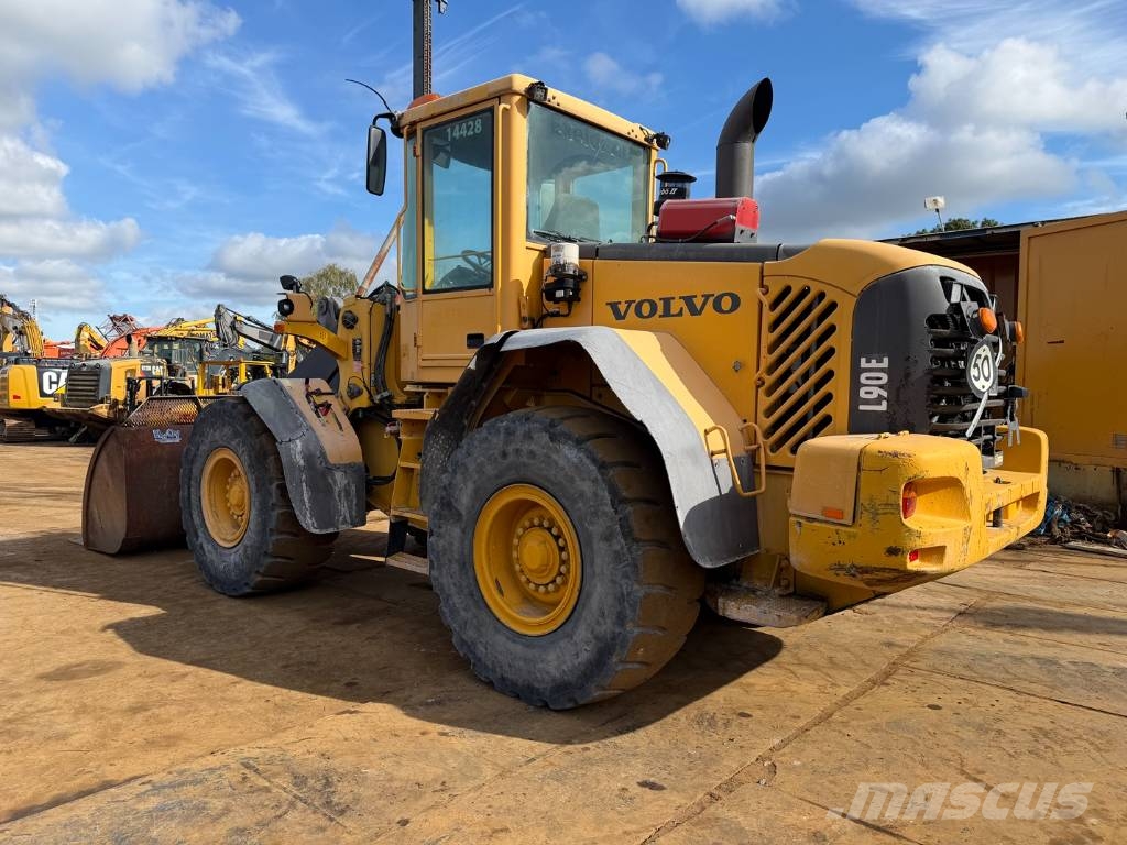 Volvo L 90 E Pyöräkuormaajat