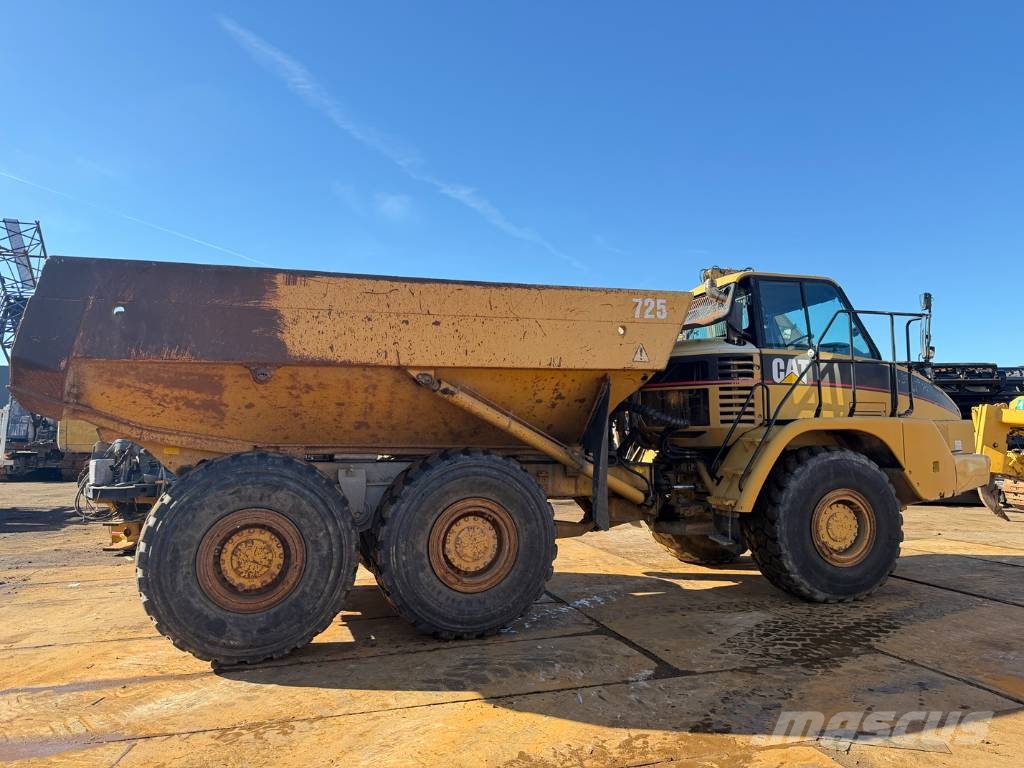 CAT 725 Liigendraamiga pinnaseveokid