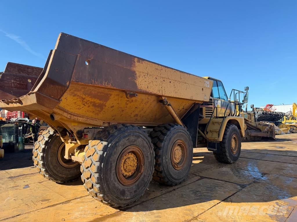 CAT 725 Liigendraamiga pinnaseveokid