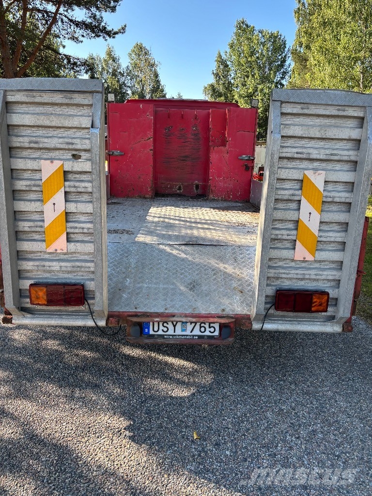 Mercedes-Benz bytes Flakbil med ramp 1023 Platte bakwagens