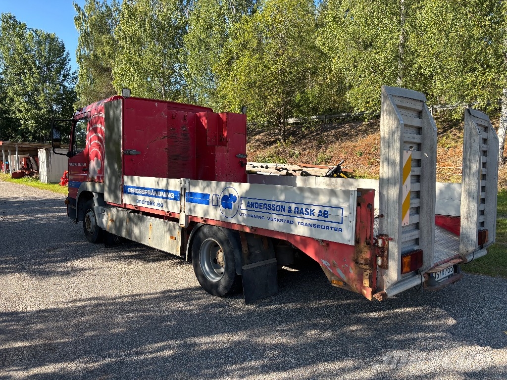 Mercedes-Benz bytes Flakbil med ramp 1023 Platte bakwagens
