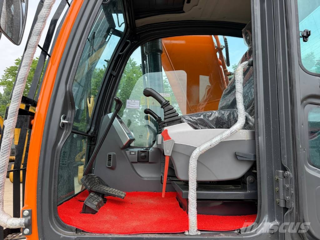 Develon DX225 Верижен екскаватор