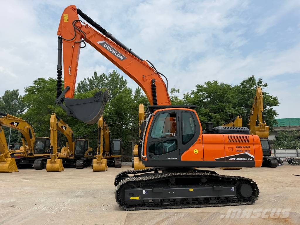 Develon DX225 Верижен екскаватор
